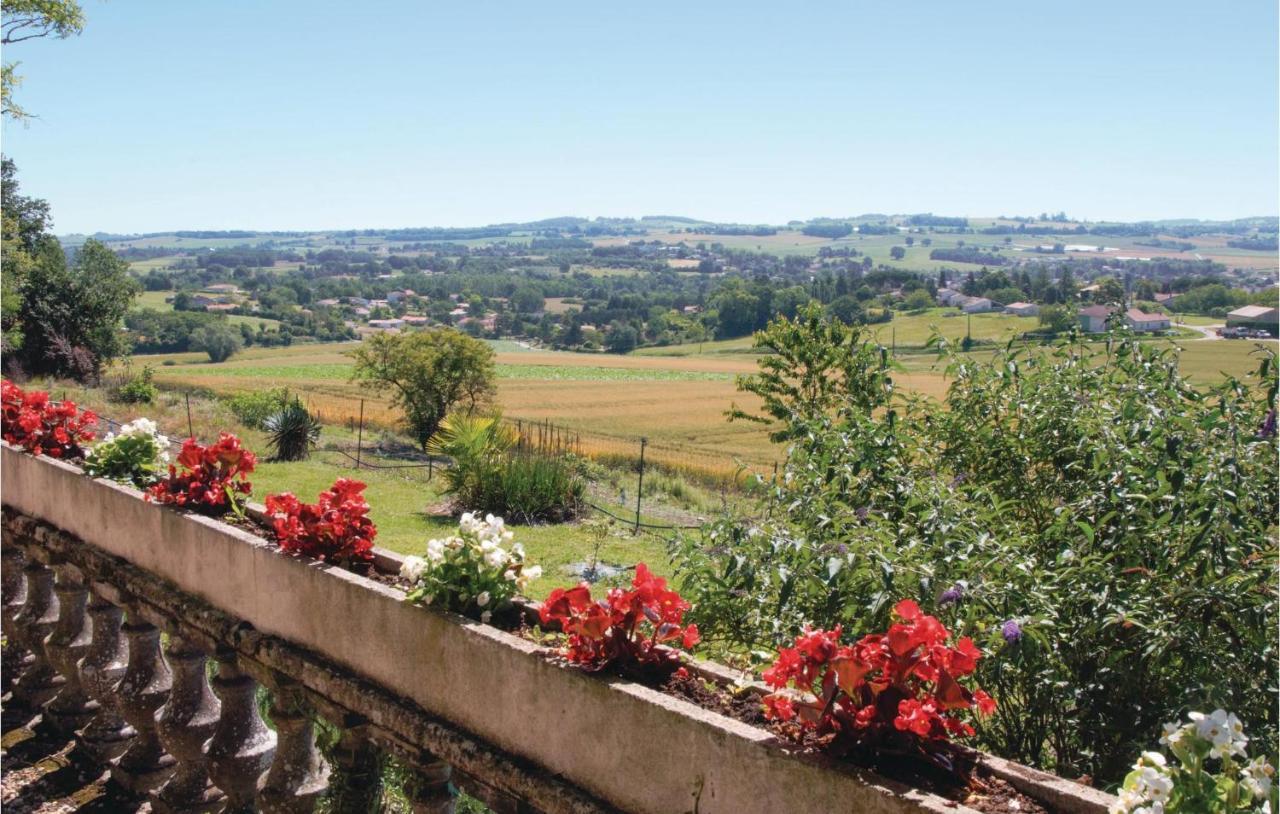 Gorgeous Home In Lavardac With Kitchen Esterno foto
